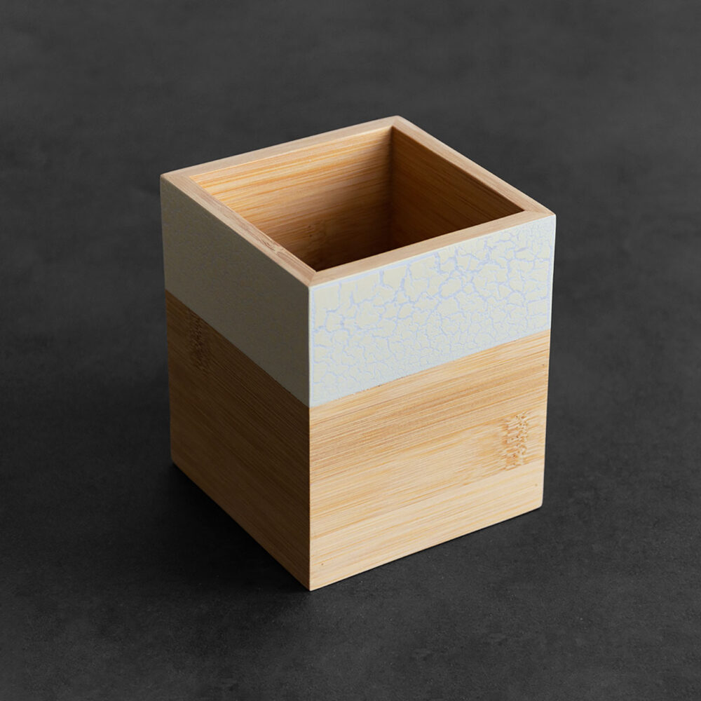 egg shell effect utensil holder